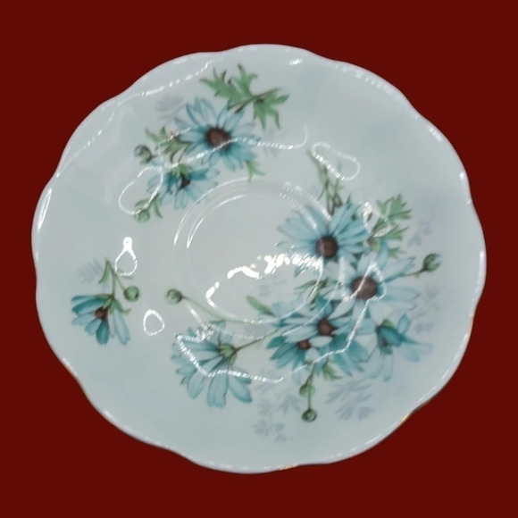 Royal Albert teacup and saucer wt blue daisies gold trim - Picture 6 of 9